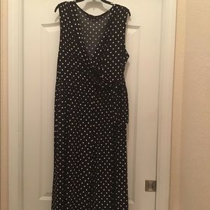 Roz & Ali xl sleeveless capri jumpsuit black and white polka dots
